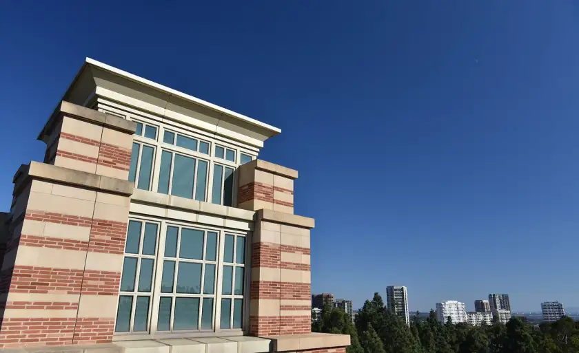法学院主楼外景(图书馆塔楼)