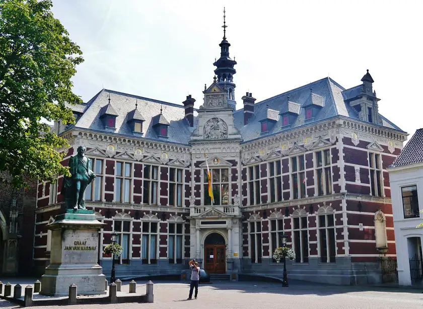 地标建筑-Academiegebouw主楼